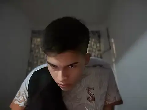 Snapshot of bbluchito chatting on February 23, 12:56 am bbluchito online show from February 23, 12:56 am