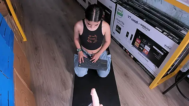 Snapshot of Ambarina_ chatting on May 7, 11:35 am Ambarina online show from May 7, 11:35 am