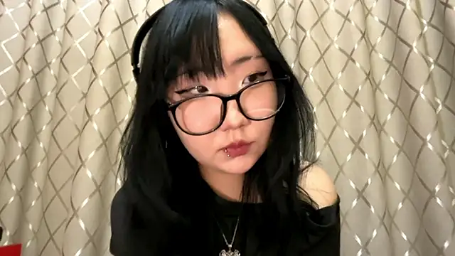 Snapshot of Yunananaa chatting on February 25, 2:17 pm Yunananaa online show from February 25, 2:17 pm