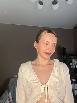 Snapshot of MaryFlare chatting on February 22, 12:35 am MaryFlare online show from February 22, 12:35 am