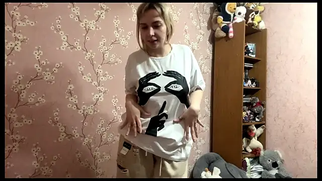 LiraDreamX online show from April 23, 3:35 pm