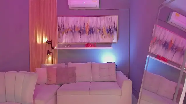 janinne lu online show from April 15, 11:38 am