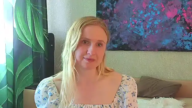 Snapshot of Lanavi_Smile chatting on June 19, 6:19 am Lanavi Smile online show from June 19, 6:19 am