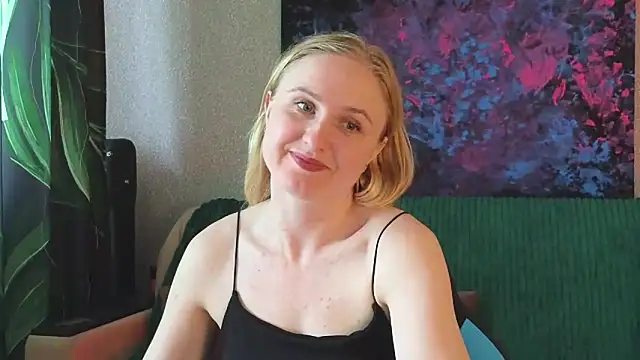 Snapshot of Lanavi_Smile chatting on July 7, 6:47 am Lanavi Smile online show from July 7, 6:47 am