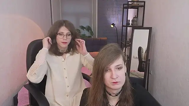 ZoriaLovesLuna online show from April 8, 6:48 am