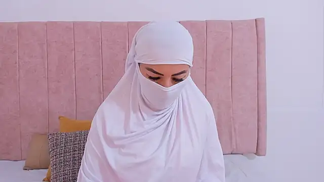 Snapshot of _jamiila chatting on February 28, 2:06 pm jamiila online show from February 28, 2:06 pm