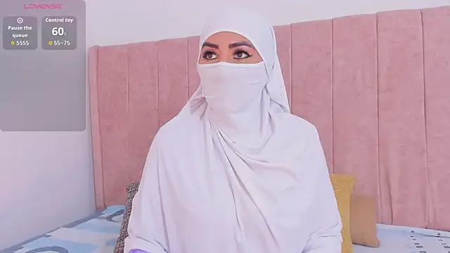 Snapshot of _jamiila chatting on February 25, 2:17 pm jamiila online show from February 25, 2:17 pm