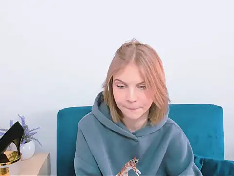 StormiSmooth online show from April 2, 10:00 am