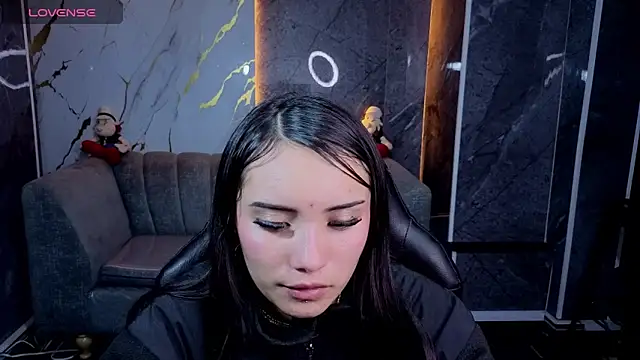 Daphne nicole b online show from April 16, 9:39 pm