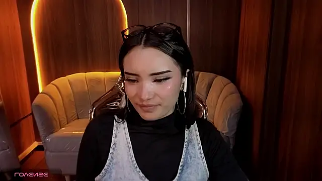 Daphne nicole b online show from May 31, 1:06 pm