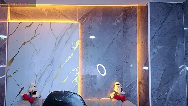 Daphne nicole b online show from April 15, 1:00 am