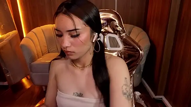 Daphne nicole b online show from March 28, 1:01 pm