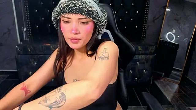 Snapshot of Daphne_nicole_b chatting on July 7, 12:52 pm Daphne nicole b online show from July 7, 12:52 pm
