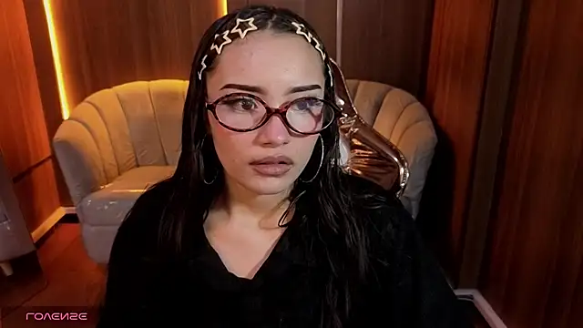 Daphne nicole b online show from June 1, 1:00 pm