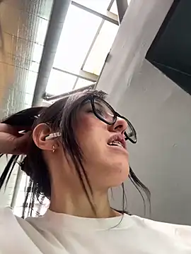 Snapshot of susi_chimm chatting on May 11, 2:40 pm susi chimm online show from May 11, 2:40 pm