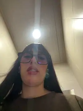Snapshot of susi_chimm chatting on May 25, 12:48 pm susi chimm online show from May 25, 12:48 pm