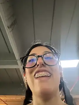 Snapshot of susi_chimm chatting on February 24, 2:07 pm susi chimm online show from February 24, 2:07 pm