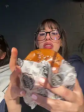 Snapshot of susi_chimm chatting on June 8, 1:28 am susi chimm online show from June 8, 1:28 am