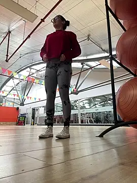 susi chimm online show from April 13, 1:04 pm