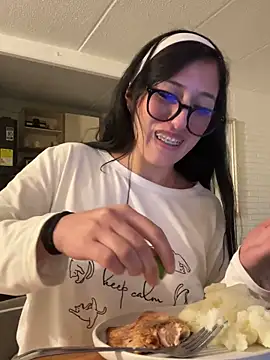 Snapshot of susi_chimm chatting on March 2, 2:23 am susi chimm online show from March 2, 2:23 am