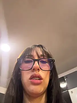 Snapshot of susi_chimm chatting on May 13, 1:29 pm susi chimm online show from May 13, 1:29 pm
