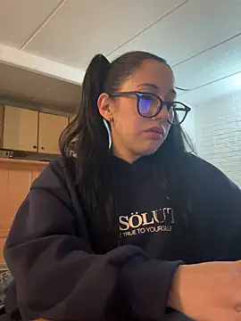 Snapshot of susi_chimm chatting on March 1, 2:00 am susi chimm online show from March 1, 2:00 am