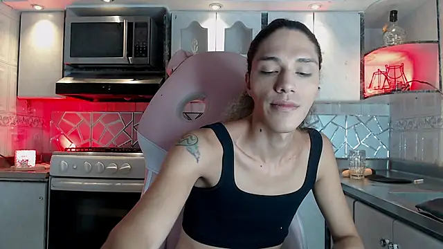 CrisOzzz online show from March 24, 6:08 pm