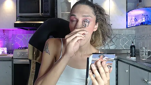 CrisOzzz online show from April 16, 5:57 pm