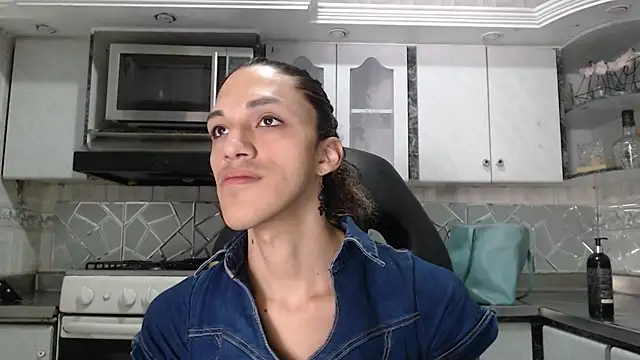 CrisOzzz online show from May 17, 5:46 pm
