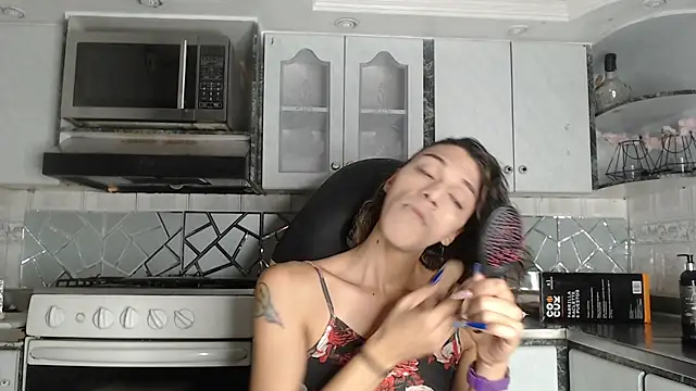 CrisOzzz online show from April 23, 5:58 pm