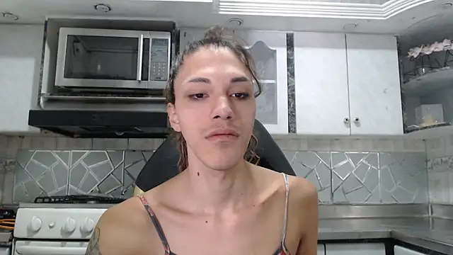 CrisOzzz online show from May 24, 5:24 pm