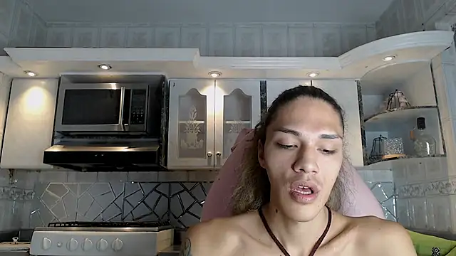 CrisOzzz online show from March 10, 6:23 pm