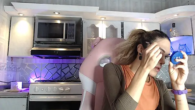 CrisOzzz online show from March 18, 5:47 pm