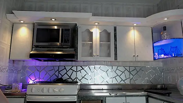 CrisOzzz online show from March 17, 5:38 pm