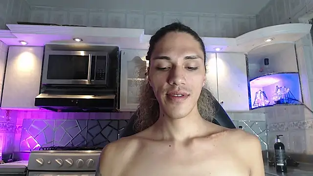 CrisOzzz online show from April 12, 6:33 pm