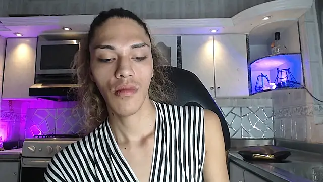 CrisOzzz online show from April 10, 5:31 pm