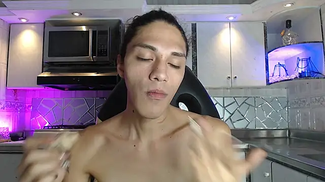 CrisOzzz online show from April 5, 6:47 pm