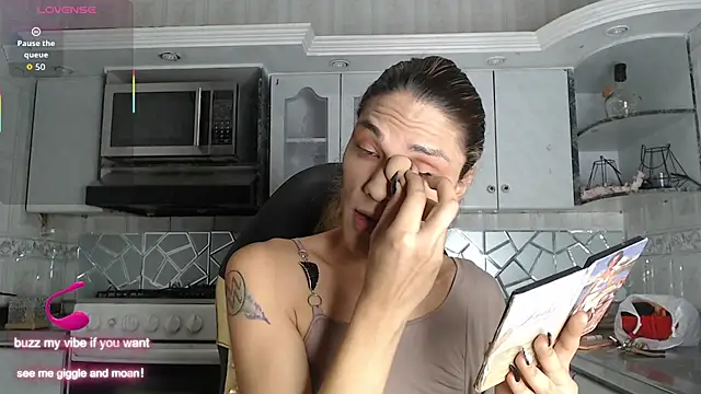 CrisOzzz online show from March 27, 6:53 pm