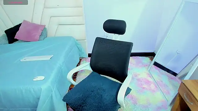 Snapshot of Red-april chatting on February 25, 2:06 pm Red-april online show from February 25, 2:06 pm