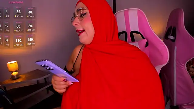 HijabiMilff online show from March 31, 2:52 pm