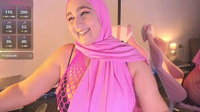 Snapshot of HijabiMilff chatting on April 28, 3:05 pm HijabiMilff online show from April 28, 3:05 pm