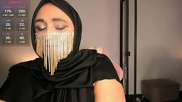 Snapshot of HijabiMilff chatting on June 3, 2:33 pm HijabiMilff online show from June 3, 2:33 pm
