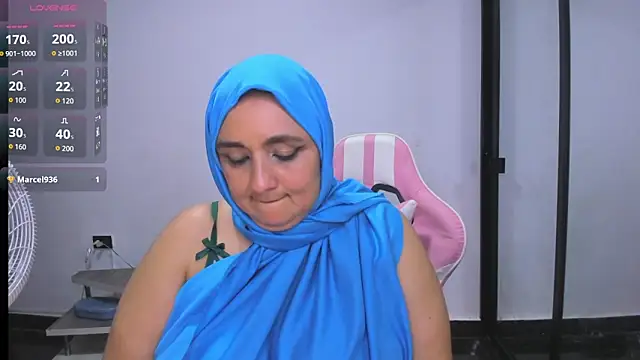 Snapshot of HijabiMilff chatting on June 10, 4:08 pm HijabiMilff online show from June 10, 4:08 pm