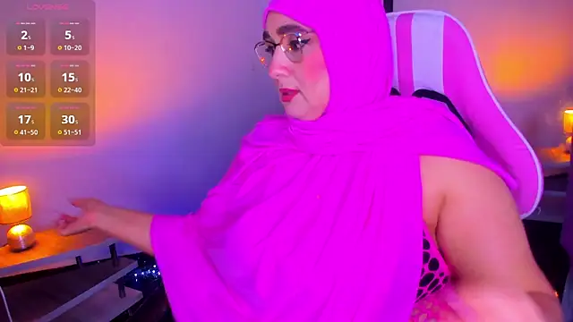 HijabiMilff online show from April 14, 2:44 pm