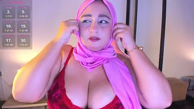 Snapshot of HijabiMilff chatting on May 19, 2:13 pm HijabiMilff online show from May 19, 2:13 pm