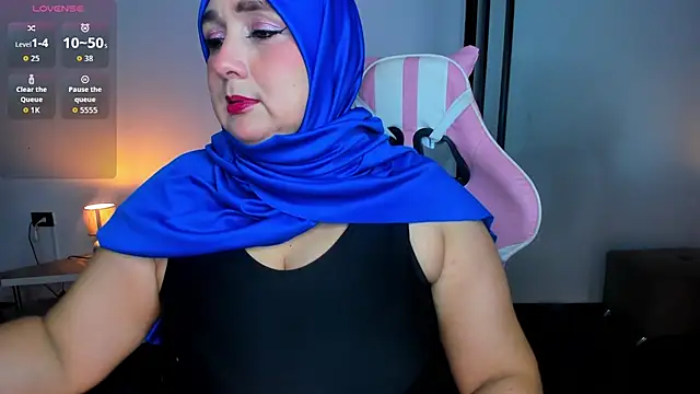 Snapshot of HijabiMilff chatting on May 29, 1:50 pm HijabiMilff online show from May 29, 1:50 pm