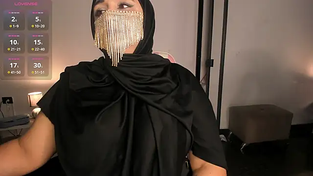 Snapshot of HijabiMilff chatting on June 3, 2:29 pm HijabiMilff online show from June 3, 2:29 pm