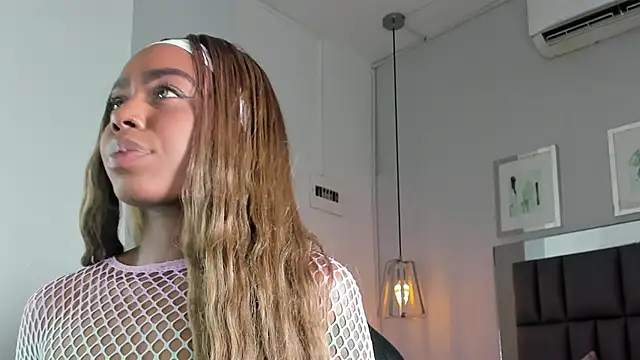 Snapshot of Kataleya_west chatting on June 11, 7:33 pm Kataleya west online show from June 11, 7:33 pm