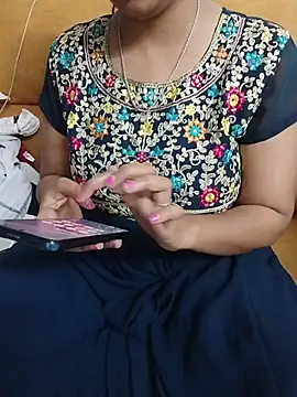 Queenlipx online show from March 14, 3:40 pm