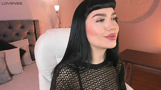 Snapshot of AlmaBlaze chatting on April 9, 1:06 pm AlmaBlaze online show from April 9, 1:06 pm